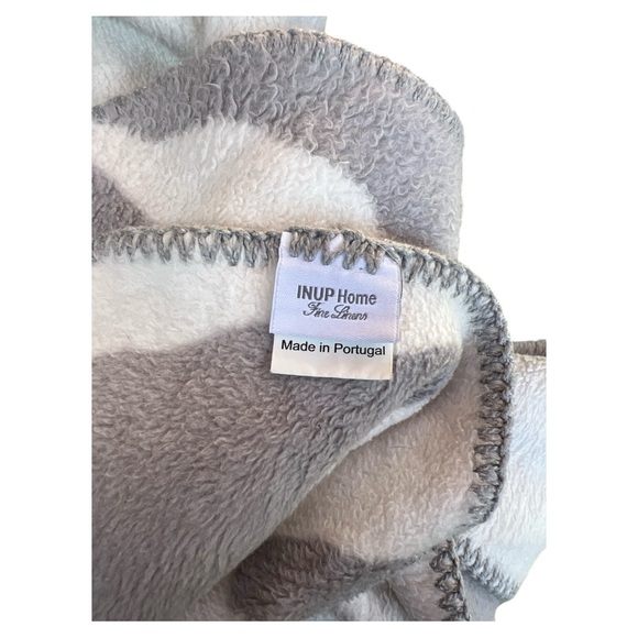 INUP HOME Fine Linens Pug Puggle Dog Gray THROW BLANKET Reversible 50x67 Puppies - Picture 3 of 3